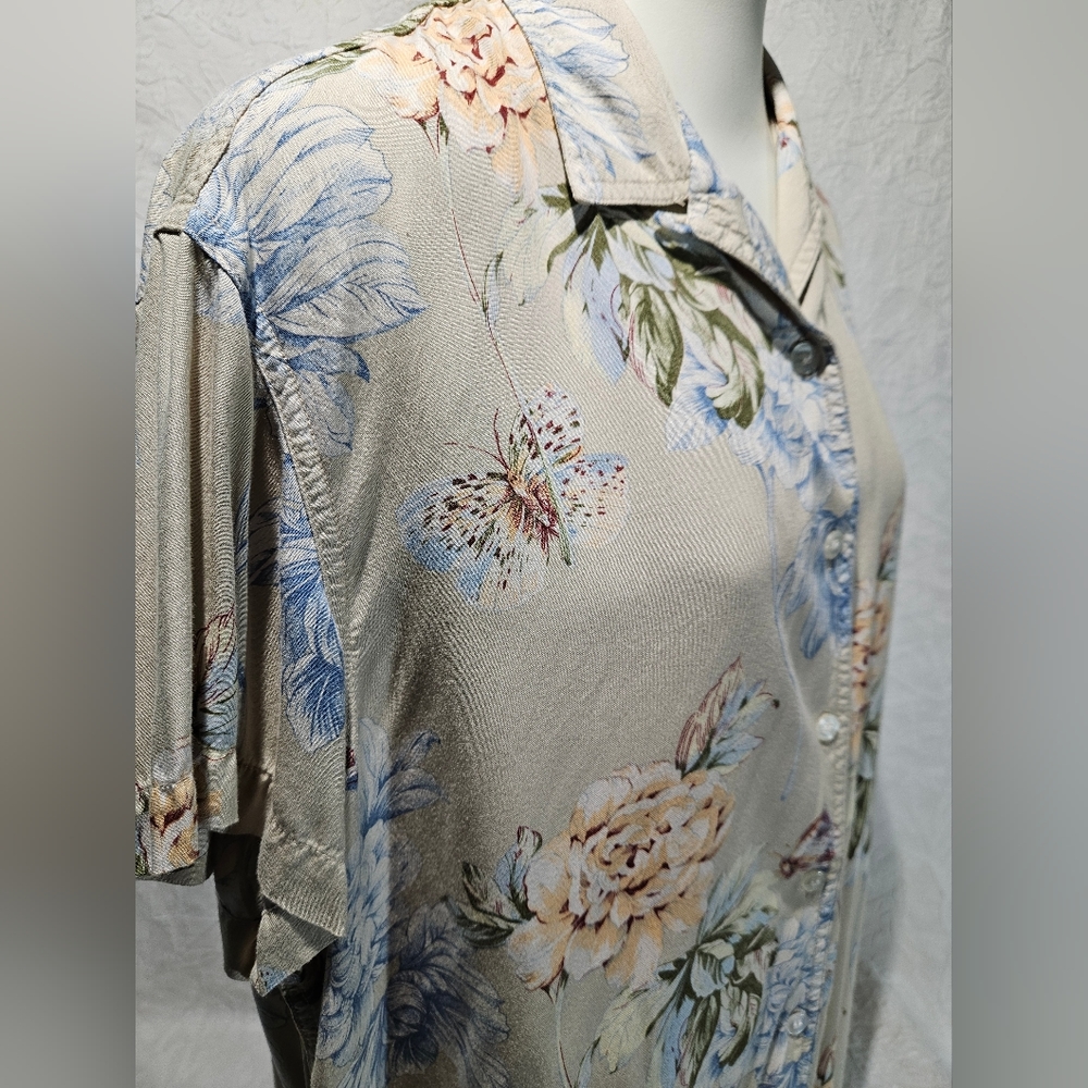 Liz Claiborne Floral Button Top - Picture 3 of 8